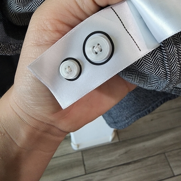 UNTUCKit Long Sleeve Button Down Shirt - Picture 6 of 6